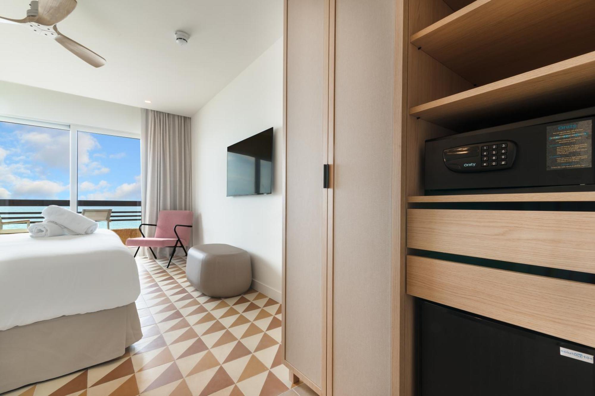 Akquaaa Boutique Hotel Calafell Room photo